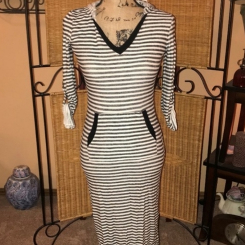 NEVER WORN💕Beautiful Hooded Dress!